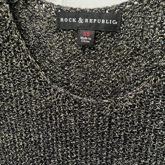 Rock & Republic women’s sweater. Metallic gold threads woven w/black. Side slits - Picture 3 of 6